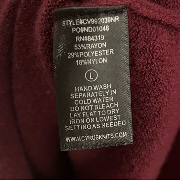 Cyrus Classic Deep Red V-Neck Sweater With Notched Sleeves, Size Large - Picture 4 of 5